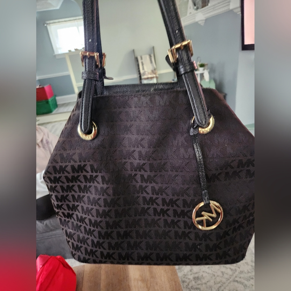 Michael Kors jet set bag